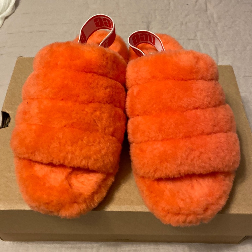 Host Pick 2/28 Women’s Ugg Fluff Yea Slides. Size7 - image 1